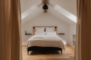 Ένα ή περισσότερα κρεβάτια σε δωμάτιο στο HØV - Boutique-Apartments im Allgäu - Rückzug & Design