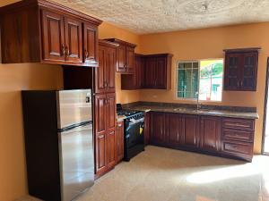Η κουζίνα ή μικρή κουζίνα στο Glenmuir villas