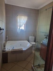 Koupelna v ubytování Skilpadvlei Cottage and Studio's