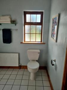 Galería fotográfica de A spacious home beside the beach en Fethard on Sea 16 fotos más