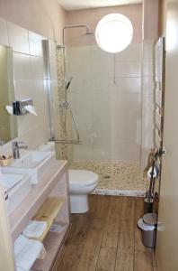 Koupelna v ubytování Hôtel La Caravelle