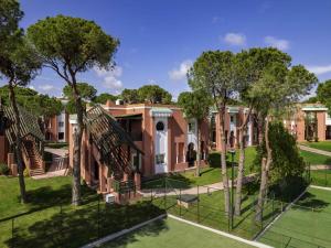 En have udenfor Rixos Park Belek - The Land Of Legends Access