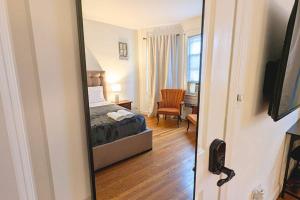 a bedroom with a bed and a mirror at Cozy 3BR 2BA - 7Min to EWR & 20-40Min to NYC in Oak Island Junction