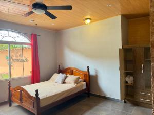 a bedroom with a bed and a ceiling fan at La Serrania B&B in Boquete +41 photos