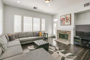 Χώρος καθιστικού στο Close to Golf Courses! Home with Pool in Palm Desert