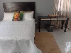 Ένα ή περισσότερα κρεβάτια σε δωμάτιο στο Kings Lifestyle Apartments, City Retreat