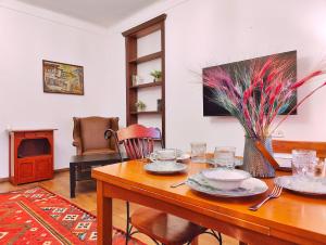 Posezení v ubytování Золотой квадрат 3 комнатная стильная 6 + 34 fotografií