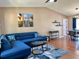 Χώρος καθιστικού στο -Tropical Oasis- in the Heart of North Port Charlotte