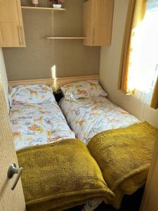 Postel nebo postele na pokoji v ubytování Blue Dolphin Holiday Park - Holiday Accommodation 21066