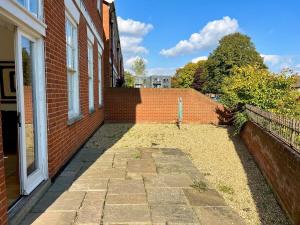 Bygningen som lejligheden ligger i + 3 billeder