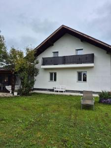 a white house with a bench in a yard at Georgi in Freilassing