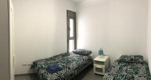 Кровать или кровати в номере New cozy apartment next to the beach!