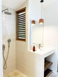 a bathroom with a sink and a mirror at Villa Guaitil in Punta Uva