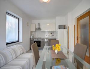 Η κουζίνα ή μικρή κουζίνα στο House Salvia