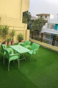 Posezení v ubytování Entire Four Bedroom Cozy Home in G9 Islamabad