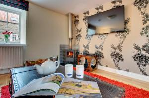 Televiisor ja/või meelelahutuskeskus majutusasutuses Aidan Cottage