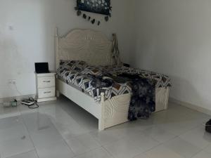 Una cama o camas en una habitación de Barrows
