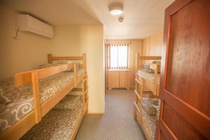 Poschodová posteľ alebo postele v izbe v ubytovaní Green House Hostel