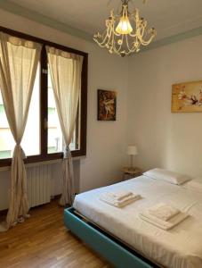 Ένα ή περισσότερα κρεβάτια σε δωμάτιο στο Marcella Grand Apartment