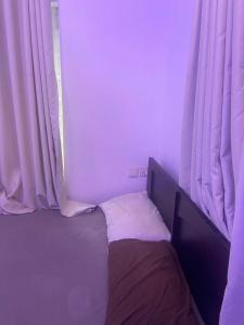 Postel nebo postele na pokoji v ubytování Diamond court estate idu