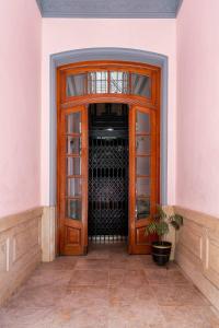 a door to a wine cellar with a plant in front at Sentite en Casa in Buenos Aires