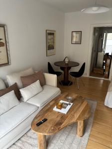 Et opholdsområde på Studio apartment with the perfect city location