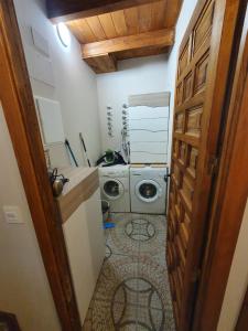 a small bathroom with a washing machine in a room at Casa Rural Baratza 
