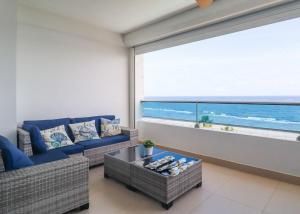 Un lugar para sentarse en Juan Dolio on the beach Beautiful beachfront apt