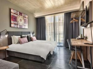 Postel nebo postele na pokoji v ubytování Number 11 St Julian's Malta - Handwritten Collection