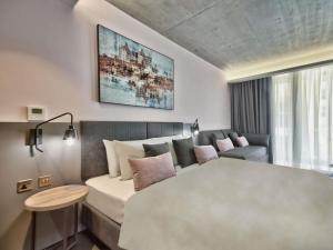 Postel nebo postele na pokoji v ubytování Number 11 St Julian's Malta - Handwritten Collection + 92 fotografií