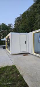 Afbeelding uit fotogalerij van APPLE Cabin with Jacuzzi - Sauna in Drenova Glavica +38 foto's