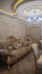 Гостиная зона в Luxury Family Apartment near Stadium