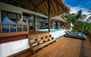 Bazén v ubytování Phandara Luxury Pool Villas nebo v jeho okolí