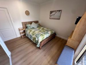 Ένα ή περισσότερα κρεβάτια σε δωμάτιο στο Lakeside Stays Yamba 1 Pet Friendly