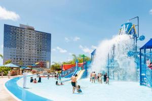 a group of people playing in a water park at Aqualand Resort e Parque Aquático, Salinas PA in Salinópolis