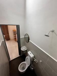 Koupelna v ubytování Teratak MakTeh + 6 fotografií