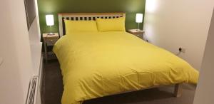 Postel nebo postele na pokoji v ubytování Oatlands Oasis-FREE PARKING-2 Minutes from M74 + 57 fotografií