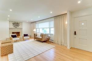 Billede fra billedgalleriet på Patio, Large Yard Luxe Home in Pompton Lakes! i Pompton Plains