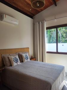 Voodi või voodid majutusasutuse Casa incrível no Arraial D'Juda, Praia de Pitinga com churrasqueira e banheira, em condominio piscina e parque infantil toas