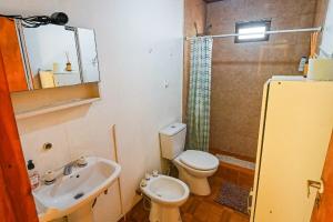 a small bathroom with a toilet and a sink at Tu refugio en Caleta Olivia in Caleta Olivia +4 photos