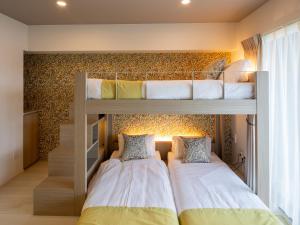 two bunk beds in a small room at The Riverfront Residence Nishihiroshima in Hiroshima