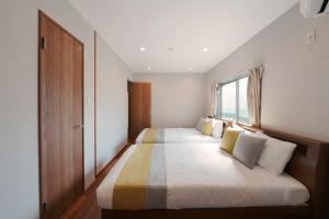 Katil atau katil-katil dalam bilik di Yuri no Yado 201 Sauna JR Teradacho 3 min walk Tennoji Area Osaka Center! New building perfect for a comfortable stay!