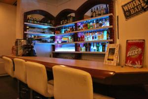 Ο χώρος του lounge ή του μπαρ στο ペンションAloalo
