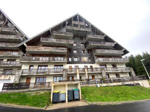 an apartment building with a pyramid top at Appartement cosy pour 4 pers. avec balcon - FR-1-814-155 in Chastreix