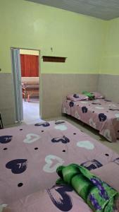 a room with two beds and a room with at Apto I com cozinha em Macapa in Macapá
