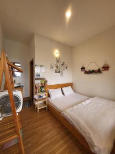 a bedroom with a bed and a staircase in it at Mây Nhà Tuii - Homestay in Da Lat in Ấp Ða Lợi