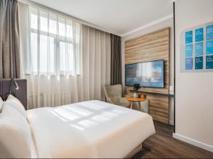Katil atau katil-katil dalam bilik di Hanting Premium Hotel Beijing South Railway Station Majiapu
