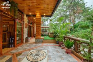 Κήπος έξω από το Family World Transhotel - Baguio City +14 φωτογραφίες