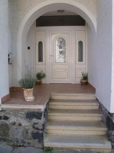 The facade or entrance of Viola Vendégház