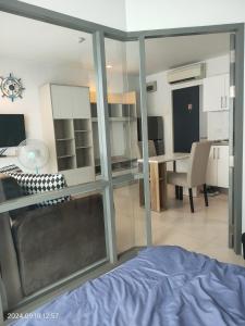 TV a/nebo společenská místnost v ubytování Deluxe Condo Mae Pim - Grand Blue Resort Rayong